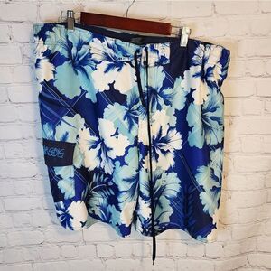 Men's Maui & Sons swim trunks, size Large